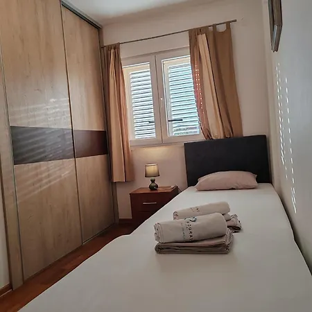 Apartment Kovacicek 2 *